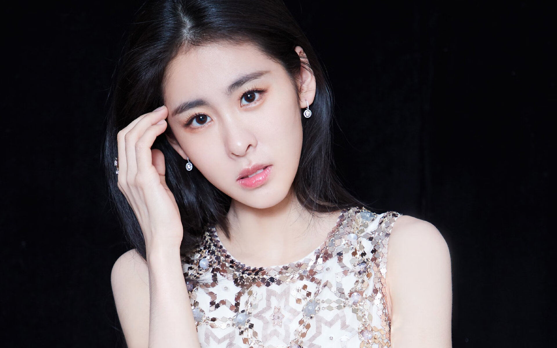 爱游戏官方-青年球员成长迅速，未来足坛新星谁最耀眼，足球新生代球星